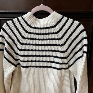 H & M sweater